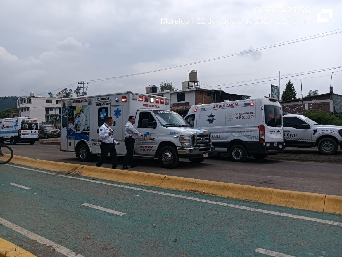 Vehículo embiste a motociclistas y huye, en la antigua carretera a Pátzcuaro