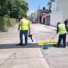 Atienden solicitudes ciudadanas con balizamiento de reductores de velocidad