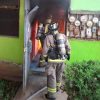Bomberos Morelia rescatan a un adulto mayor de incendio en Torres del Tepeyac