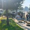 Camión de carga se queda sin frenos, choca contra camioneta repartidora y se proyecta contra una casa