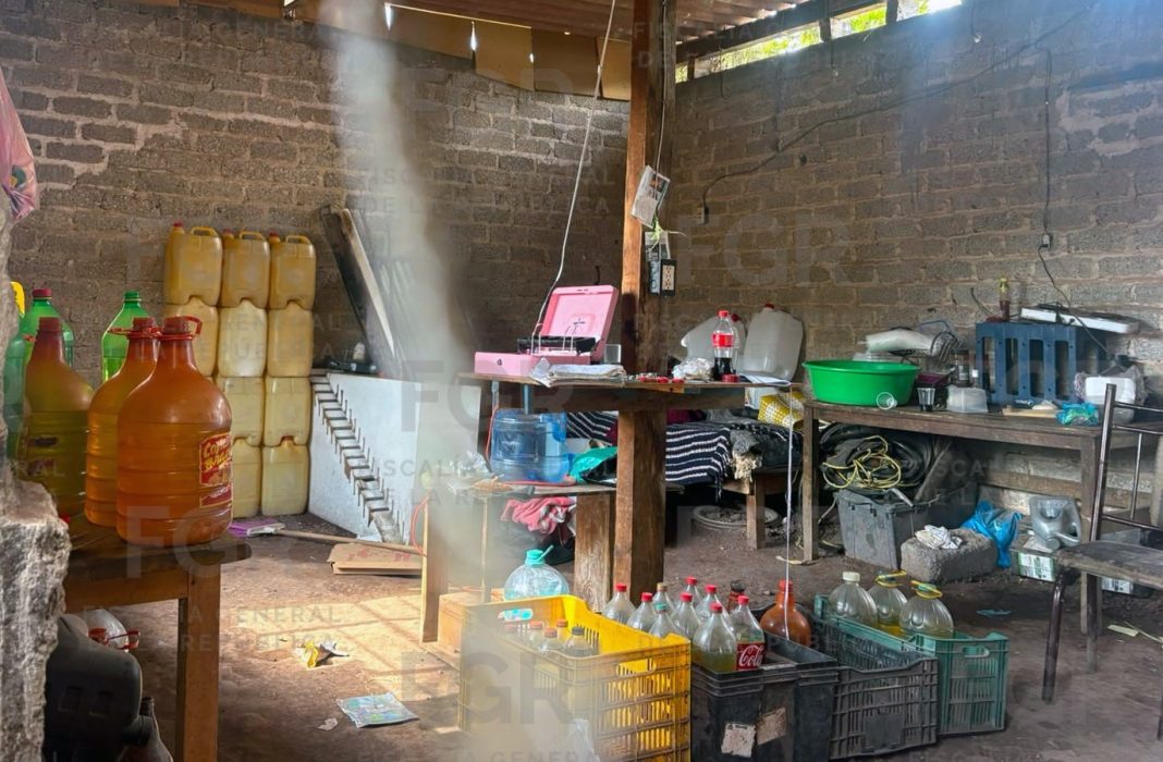 Aseguran 650 litros de posible hidrocarburo durante cateo en Pajacuarán