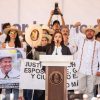 Me quieren quitar del camino, afirma Grecia Quiroz y pide no abandonar la lucha “si algo le llega a pasar”