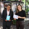 Entregan libro a primer lector en completar su Pasaporte Literario