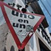 Dan mantenimiento y llaman al cuidado de la señalética vertical