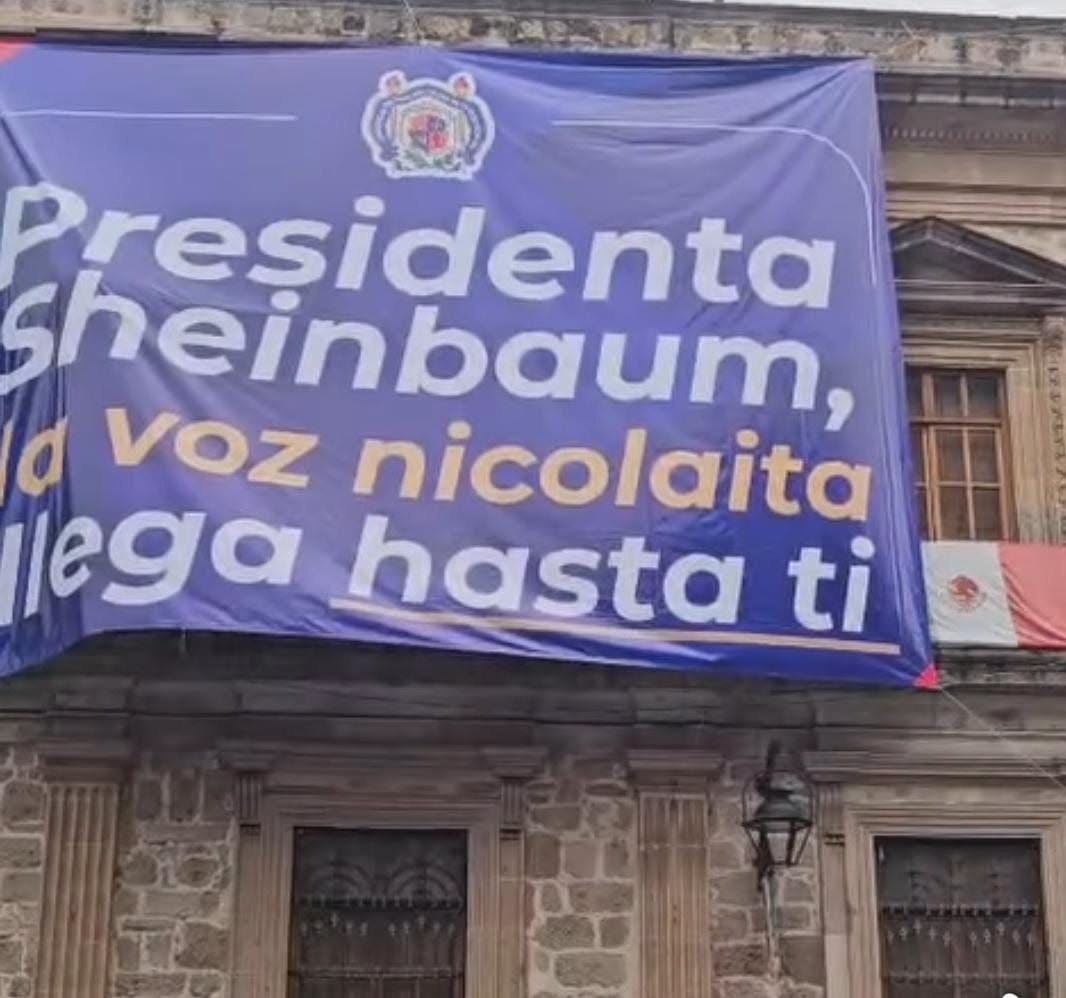 En diversos edificios de la UMSNH colocan mantas en apoyo a la presidenta Sheinbaum