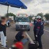 Motociclista resulta malherido tras ser impactado de reversa por una camioneta en la Morelia–Pátzcuaro