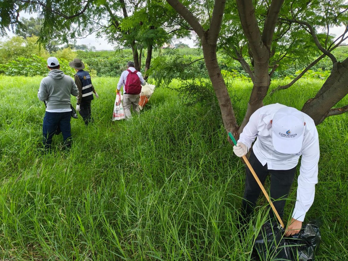 Conagua Michoacán realiza jornada de limpieza en el Río Lerma