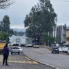 Bloquean carretera y alcaldía de Peribán, exigen liberación de detenido en posesión de animales exóticos