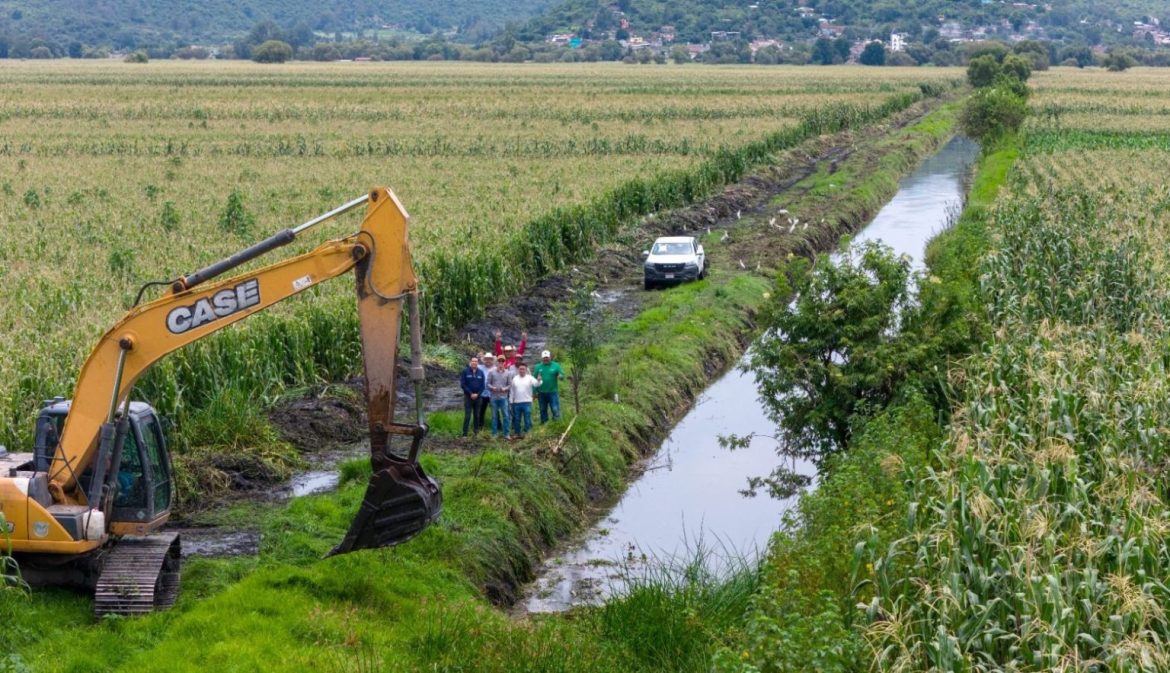 Limpian más de 10 kilómetros de drenes en Coeneo