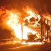 Arde tractocamión nodriza junto con su cargamento en la México-Guadalajara