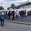 Comuneros de la zona lacustre bloquean libramiento e INPI, exigen recursos para Noche de Muertos