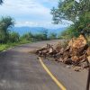 Se registran derrumbes en sierra costa por huracán Simon, tampoco hay señal telefónica