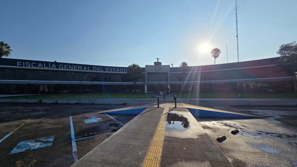 Policía Auxiliar recibe atención médica tras presentar malestar en instalaciones de la FGE