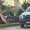 Choque de auto contra árbol en el Libramiento Norte de Morelia deja un muerto y un herido