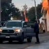 A punta de pistola roban camioneta a su propietario, en la carretera Uruapan-San Juan Nuevo