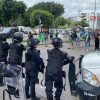 Integrantes del FNLS son contenidos por operativo policial en Calzada La Huerta, Morelia