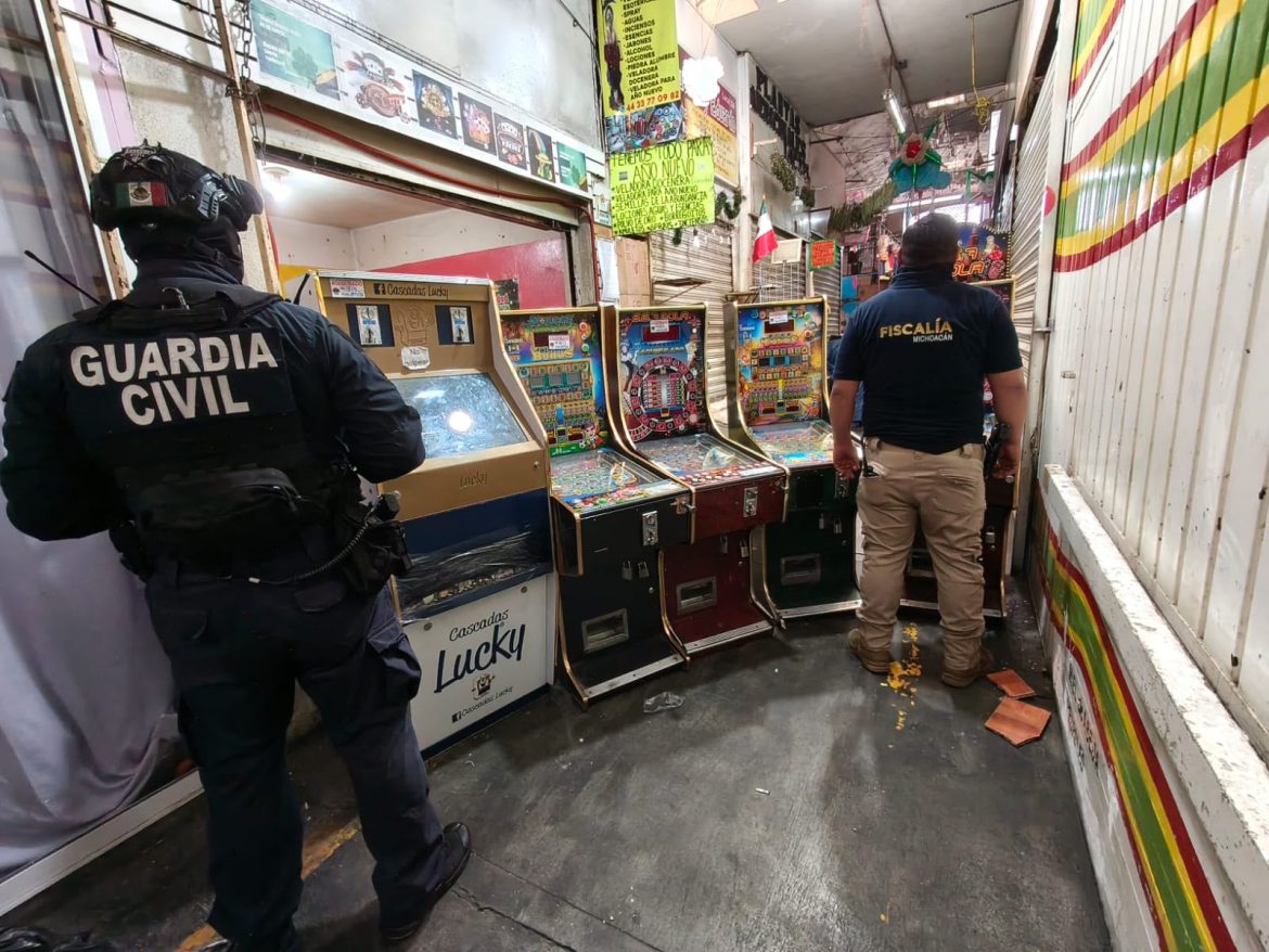 Guardia Civil apoya en cateos donde aseguran 64 máquinas tragamonedas en Morelia