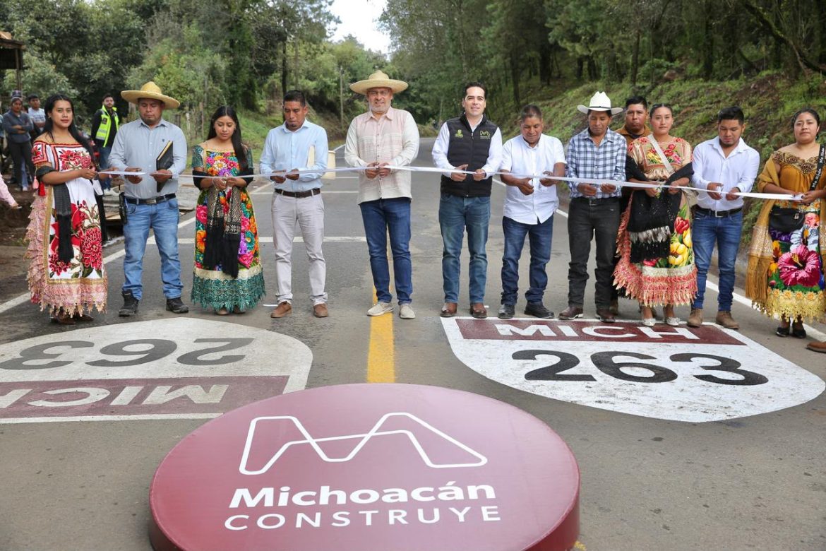 Inaugura Bedolla rehabilitación de la carretera Tzirio-Tingüindín y fortalece la conectividad de la región
