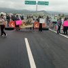Habitantes de Copándaro bloquean la autopista México-Guadalajara